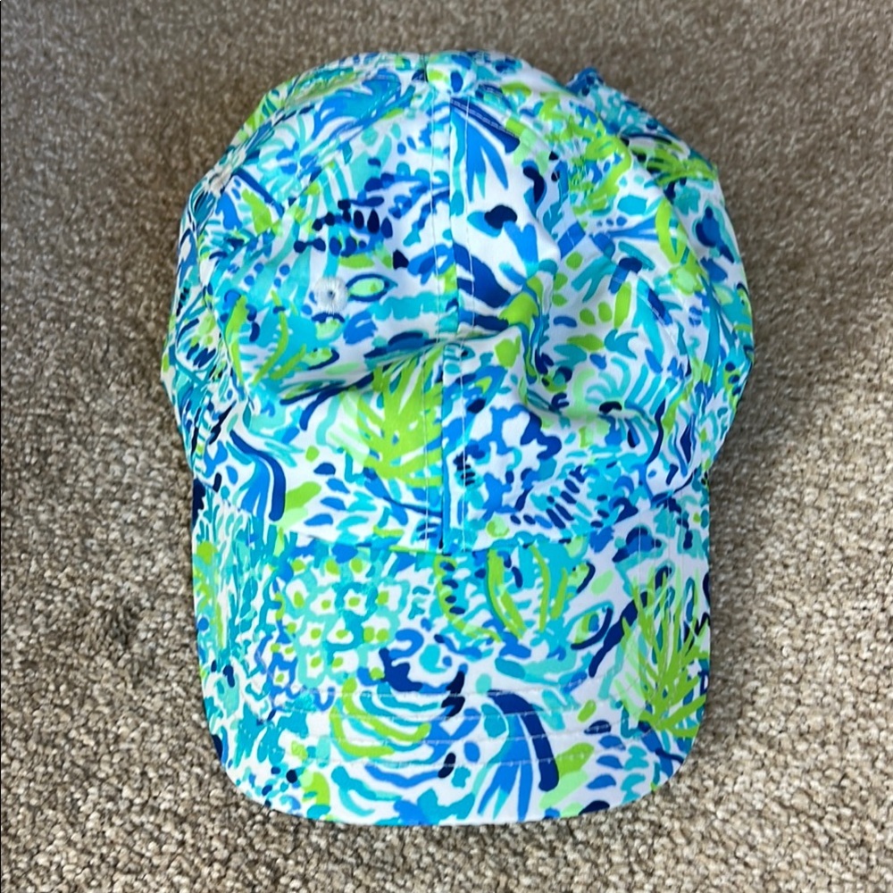 Lilly Pulitzer run around hat. Excellent condition.